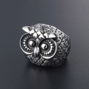 Vintage owl head ring in silver titanium steel with detailed feather engraving for men