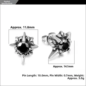 Makro-Detail des gotischen Kreuzohrrings mit schwarzem Zirkon und Abmessungen