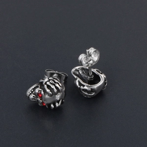 Boucles d'oreilles punk en acier inoxydable avec crâne et yeux en zircon rouge