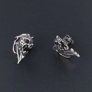 Gothic silver lion head stud earrings for men with black gemstone eyes decoration