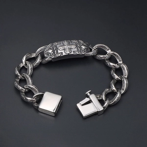 Bracciale a catena vintage da uomo in acciaio con placca incisa a croce nera