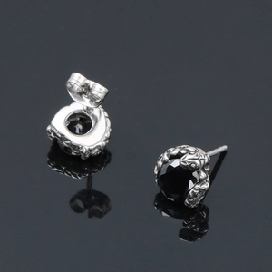 Boucles d'oreilles griffe de serpent gothique avec pierres rondes noires style industriel