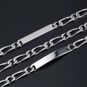 Bracelet chaîne Figaro en acier poli avec plaques d'identification pour couples