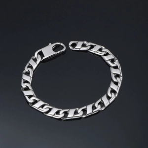 Bracelet chaîne punk en acier titane avec maillons plats et fermoir mousqueton