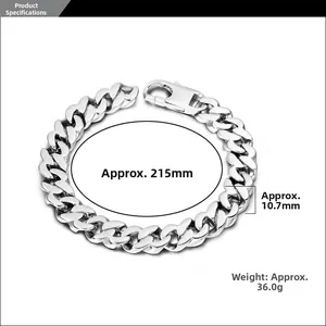 Dettaglio del bracciale a catena cubana in acciaio inossidabile argento con chiusura e misure