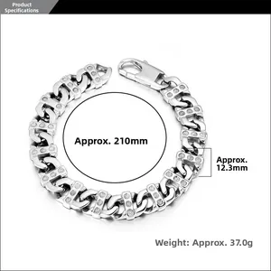 Détail du bracelet gourmette avec micro-zircons et finition en acier poli brillant
