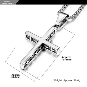 Vue détaillée du pendentif croix en acier titane argenté avec dimensions et découpes