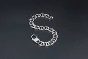 Bracelet chaîne industriel en acier titane avec maillons en H argentés et fermoir homard