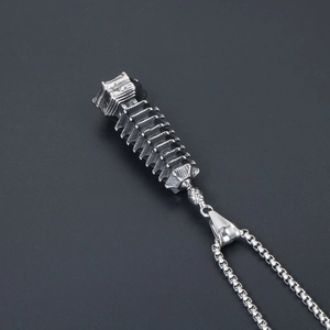 Collana con ciondolo a pagoda vintage in acciaio inossidabile anticato e catena box