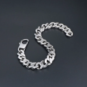 Bracciale a catena cubana d'argento con simbolo dell'infinito e chiusura a molla quadra