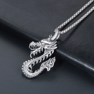 Pendentif dragon 3D vintage en acier inoxydable avec écailles détaillées et chaîne perle