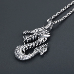 Pendentif dragon vintage en acier inoxydable avec détails fins sur chaîne box