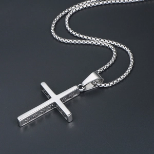Collier avec pendentif croix en acier titane vintage et chaîne vénitienne pour homme