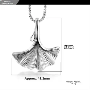 Dettagli del ciondolo a foglia di ginkgo argento con dimensioni 48,8mm e 45,2mm