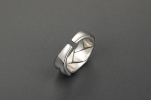 Detail of adjustable braided ring showing mirror-polished finish and inner etched texture