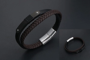 Détail du bracelet double couche en cuir et corde tressée avec fermoir magnétique