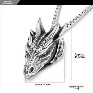 Macro du pendentif tête de dragon avec texture d'écailles, 41,5mm de haut et 19,4mm large