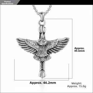 Vue détaillée du pendentif aigle punk en acier titane, hauteur 49,6 mm et largeur 44,2 mm