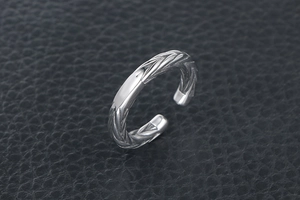Macro detail of the wheat spike braided texture on the adjustable silver titanium steel ring