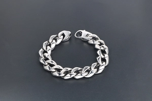 Bracelet gourmette poli en acier titane argenté avec fermoir mousqueton robuste