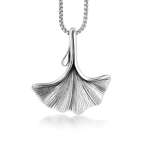 Elegante ciondolo a foglia di ginkgo in acciaio inossidabile argento con trama dettagliata