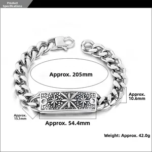 Détail du bracelet gourmette en acier inoxydable vintage avec plaque à motif d'étoiles