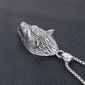 Fierce wolf head pendant necklace in stainless steel with viking animal design detail
