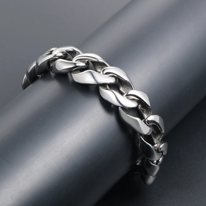 Bracelet gourmette punk en acier titane pour homme avec finition miroir poli éclatant