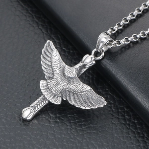 Collier pendentif aigle punk vintage en acier inoxydable argenté sur cuir noir
