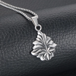 Collier pendentif feuille vintage avec chaîne box pour hommes au style gothique rétro