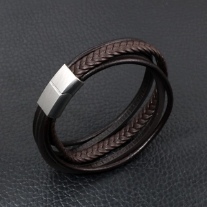 Mehrlagiges Herren-Lederarmband in Dunkelbraun mit gebürstetem Magnetverschluss