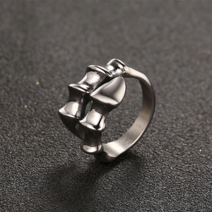 Retro animal bone claw ring in silver stainless steel for men with layered skeletal design