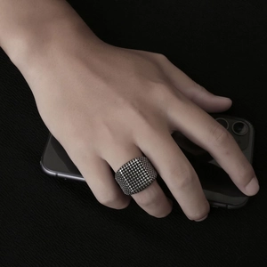 Bague Homme Punk en Acier Inoxydable Rivets à Clous Large Bande Hip Hop Poli Anneau de Doigt Argent Bijoux pour Garçons