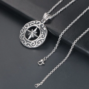 Collana con ciondolo a stella bussola retro punk in metallo argento con disco inciso