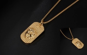Detalle del collar signo Leo bañado en oro 18K con cabeza de león 3D y cadena de caja