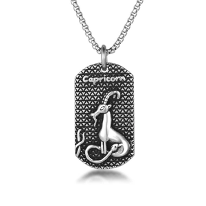 Collar de placa militar de Capricornio vintage en acero inoxidable con relieve zodiacal