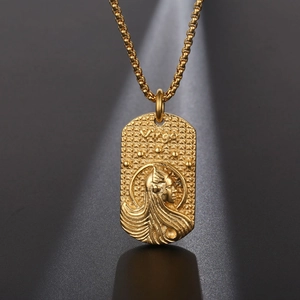 Collier pendentif signe Vierge vintage en or avec relief de jeune fille et motif pyramide