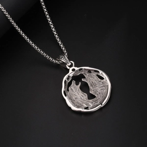 Pendentif double loup punk vintage en acier titane oxydé avec chaîne box robuste