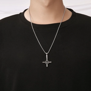 Collana da uomo in acciaio inossidabile con ciondolo a croce rovesciata e motivo a stella