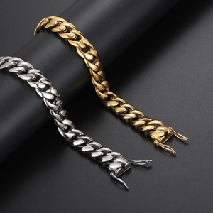 Bracelet gourmette en acier titane poli en finitions or et argent avec fermoir boîte