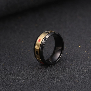 Bague hip hop homme en acier noir et or gravée de symboles de cartes de poker tendance