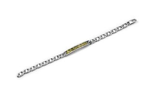 Détail du bracelet motard argenté avec gemmes jaunes rectangulaires et fermoir