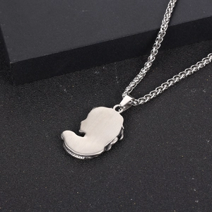 Collier avec pendentif Méduse vintage en acier titane argenté et chaîne blé pour unisexe