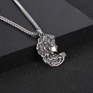 Collier avec pendentif Méduse vintage en acier inoxydable et grosse chaîne spiga