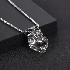 Vintage titanium steel wolf head necklace pendant with skull detail and box chain