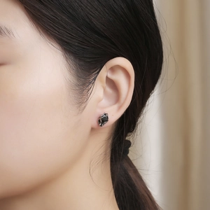 Gothic titanium steel stud earring with black zircon in a vintage thorn setting for women