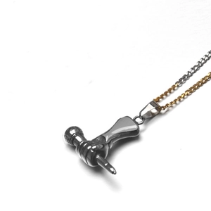 Collier rétro pour hommes avec pendentif micro en acier bicolore doré et argenté poli