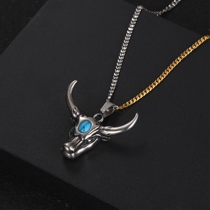 Collier tête de taureau en acier titane avec pierre bleue et chaîne bicolore