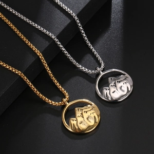 Collier Pendentif Montagne en Acier Inoxydable Ajouré Rond Style Chinois Motif de Bonne Fortune Bijoux Homme Femme