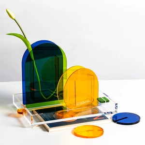 Modern colorful acrylic vase set with blue arch and yellow round shapes on transparent tray